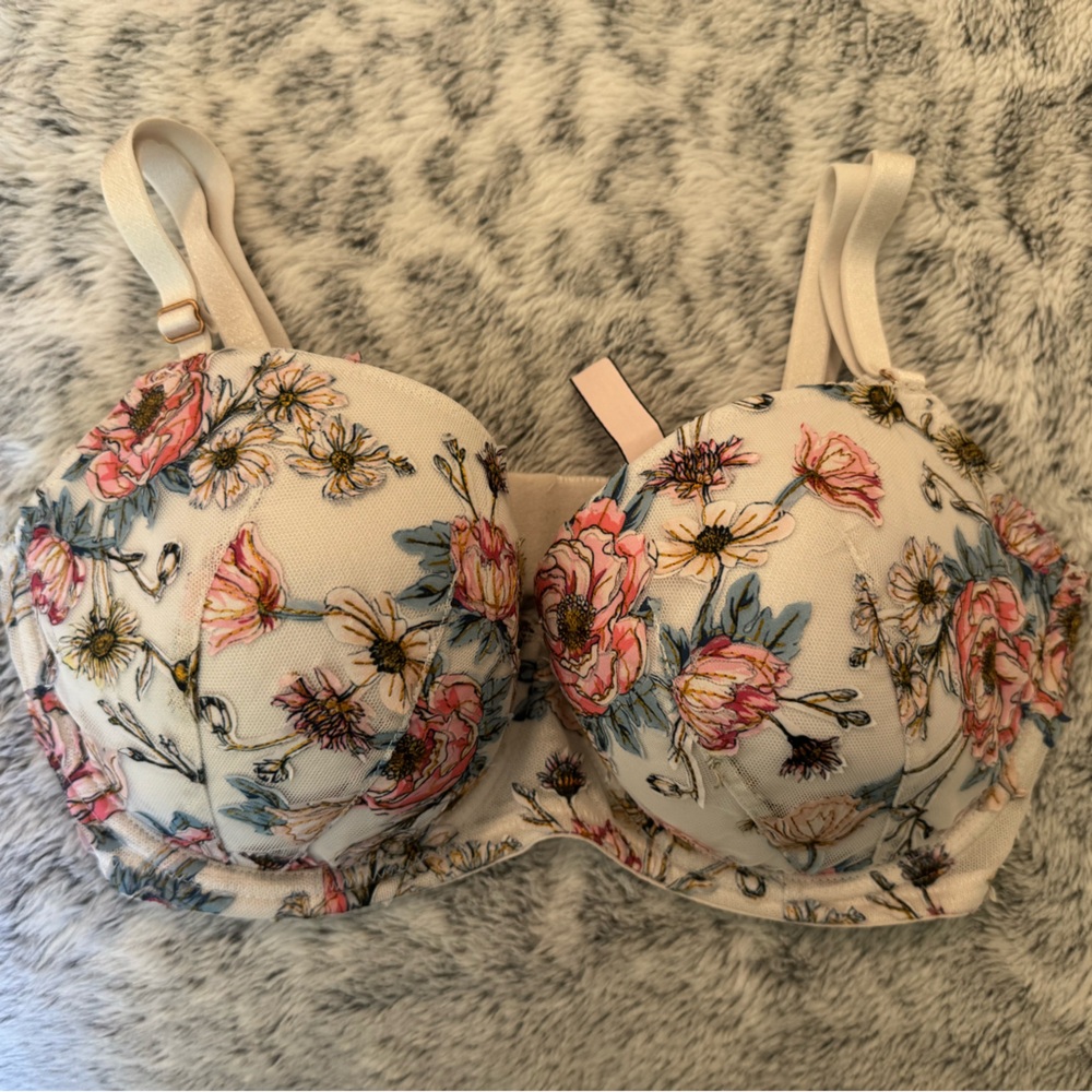 Victoria's Secret Dream Angels Bra with Floral Accents